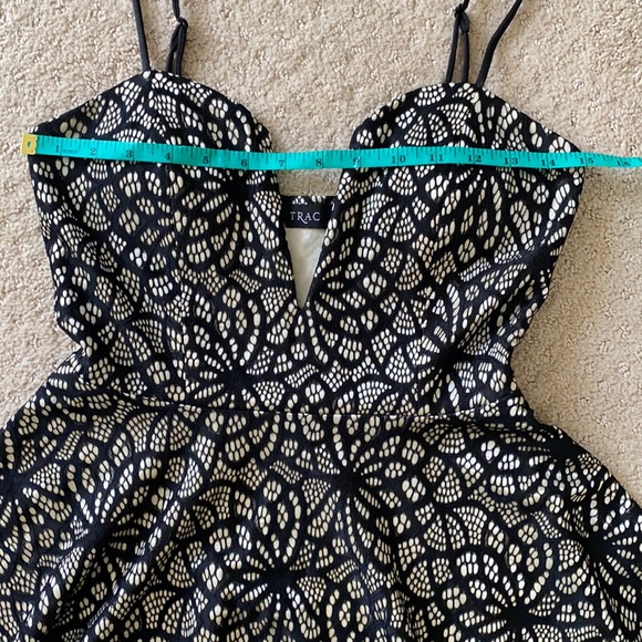 Black and Beige Dress - Plunge Front - Trac - Picture 11 of 16